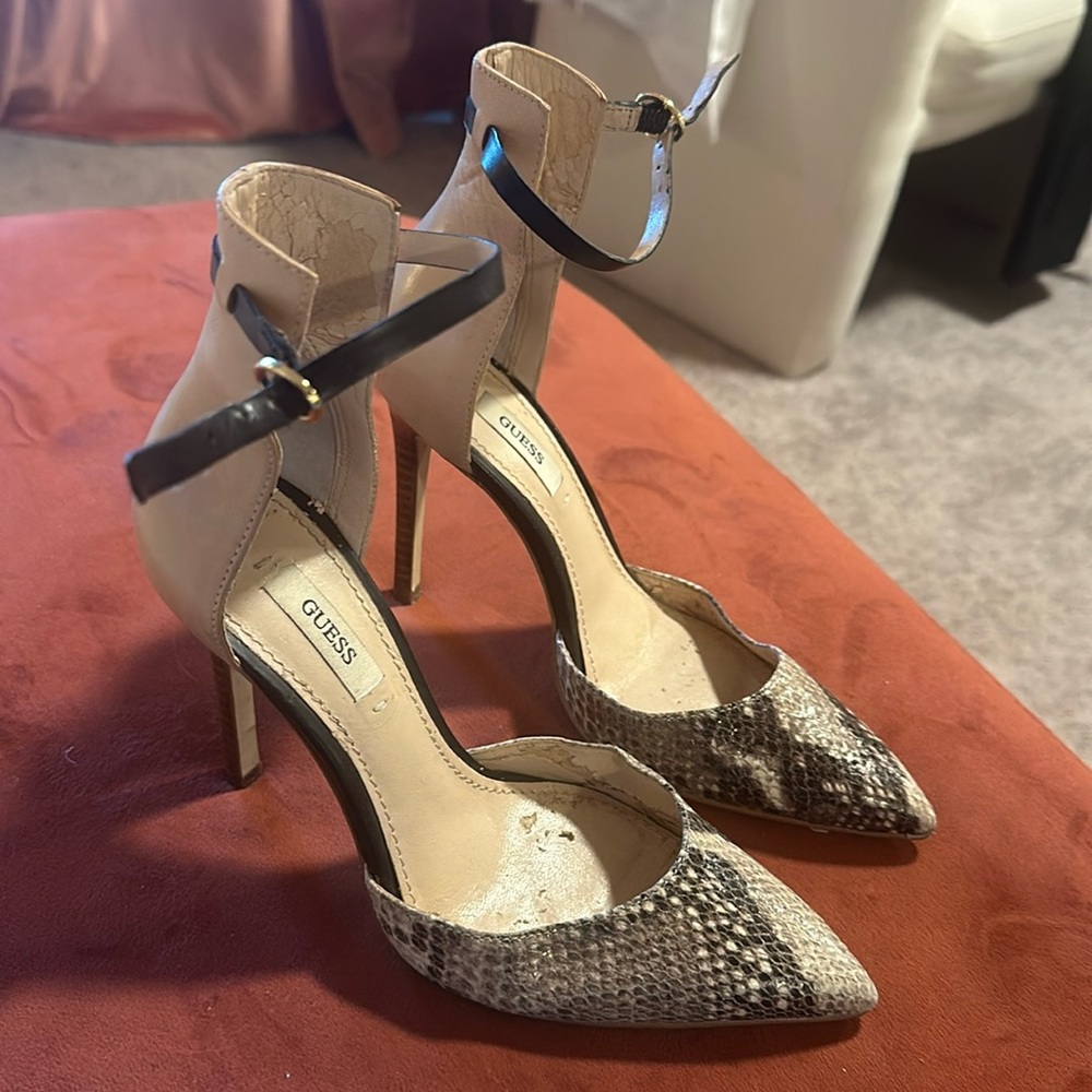 Snake point toe heels with strappy ankle